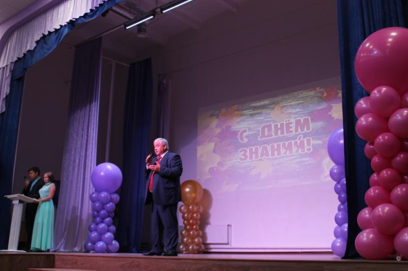 Торжественная линейка, посвящённая Дню Знаний