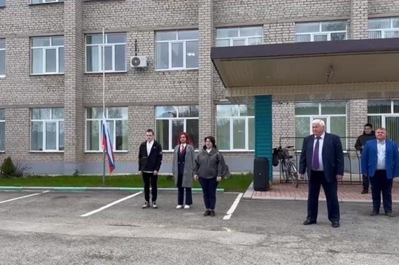 Церемония поднятия Государственного флага