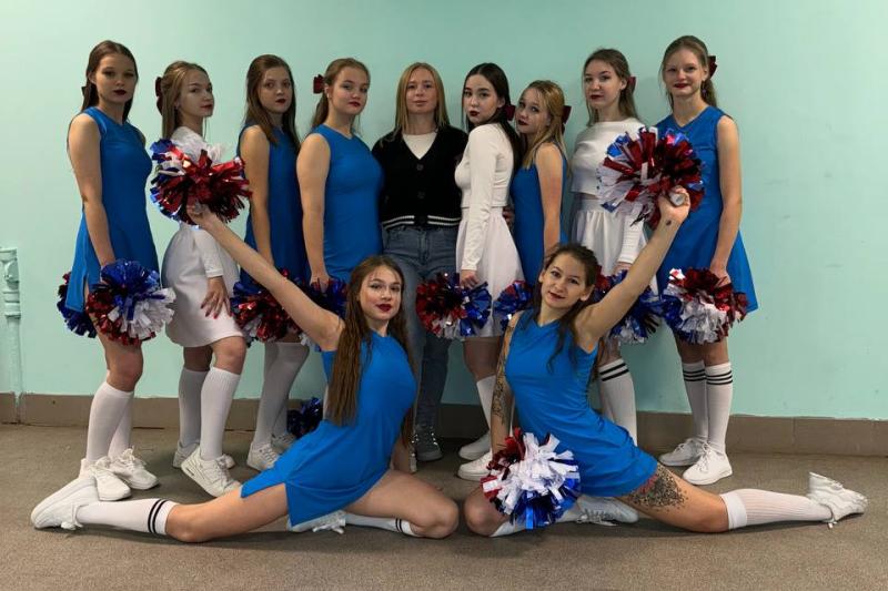 Выступление команды чирлидинга