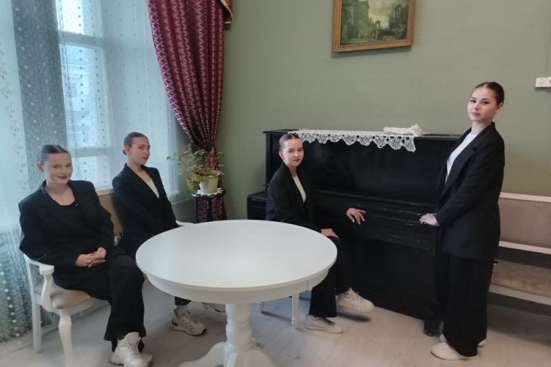 Экскурсия по особняку Грибушина