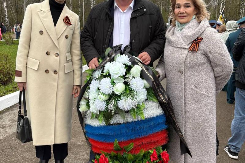 Возложение венка - дань памяти