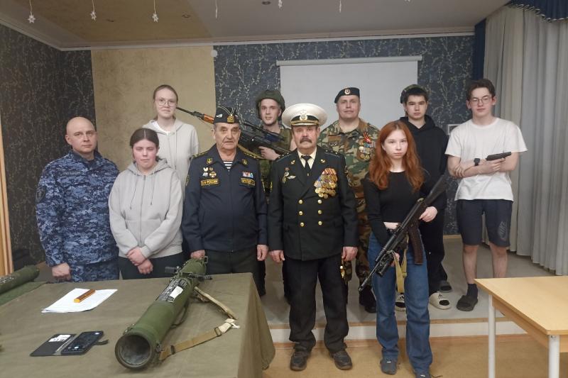 Урок мужества на тему «Есть такая профессия — Родину защищать!»