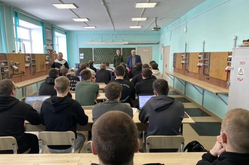 Встреча студентов с сотрудниками военкомата