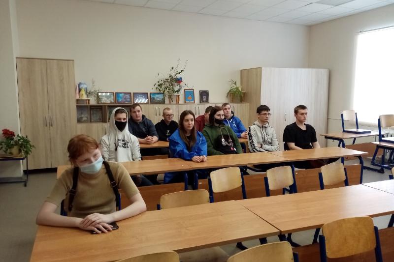 Наши волонтеры посетили выставку боевой славы