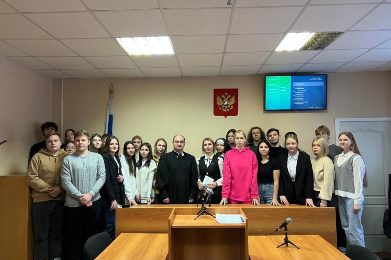 12 декабря группа ПД-29 с преподавателем Батуевой Н.Ю. посетили Районный (городской) суд города Кунгура